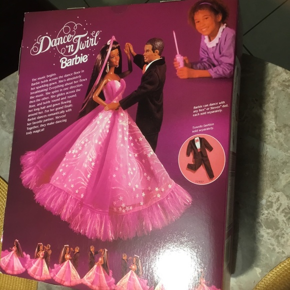 Dance n Twirl Barbie (First Barbie ever to dance by radio control!) - Picture 3 of 16
